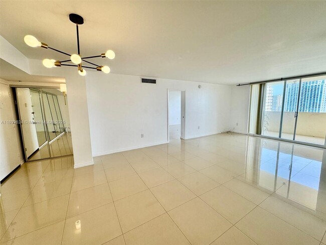Building Photo - 1833 S Ocean Dr