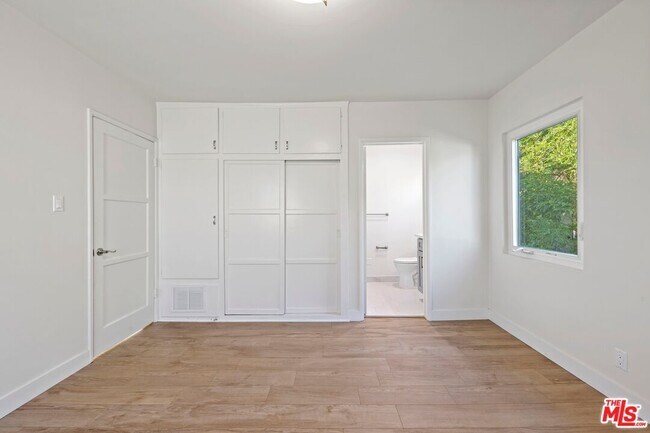 Building Photo - 1252 N Crescent Heights Blvd
