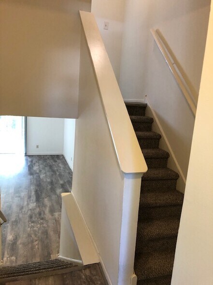 Building Photo - 523 Stony Way