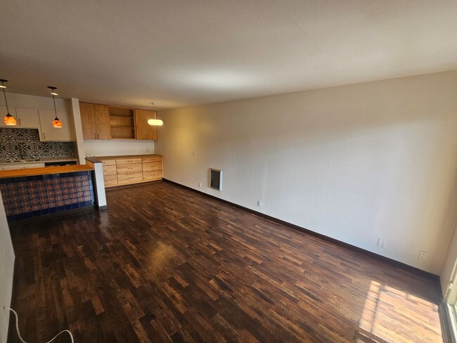 Building Photo - Cozy 2 Bedroom Condo Looking Near Piedmont...