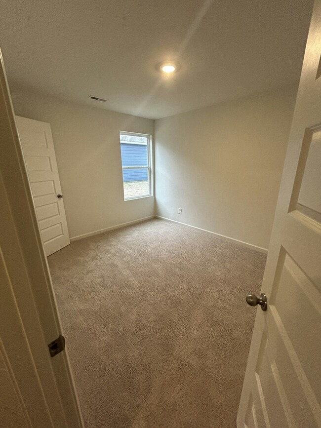 Building Photo - 309 Oakmont Cir