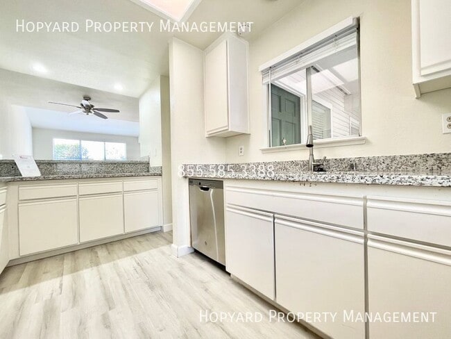 Building Photo - 416 St Emilion Ct