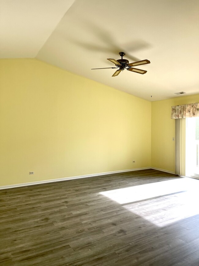 Building Photo - 1266 N Regency Dr