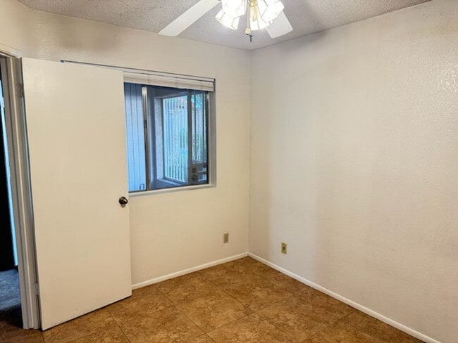 Building Photo - 2 Bedroom Chandler Condo Rental