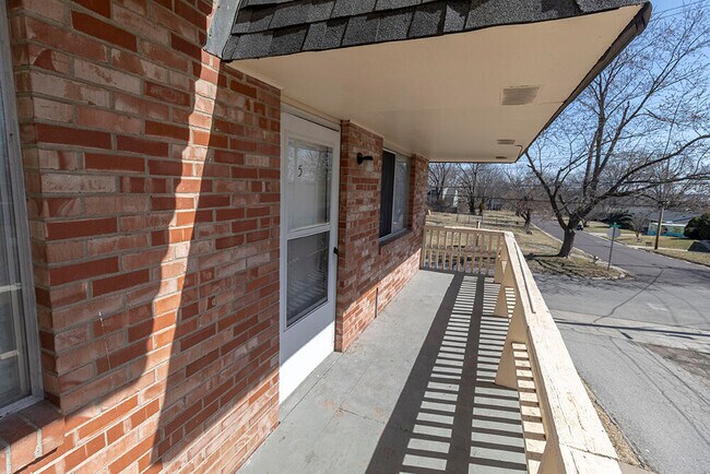 Building Photo - 801 N Ann St