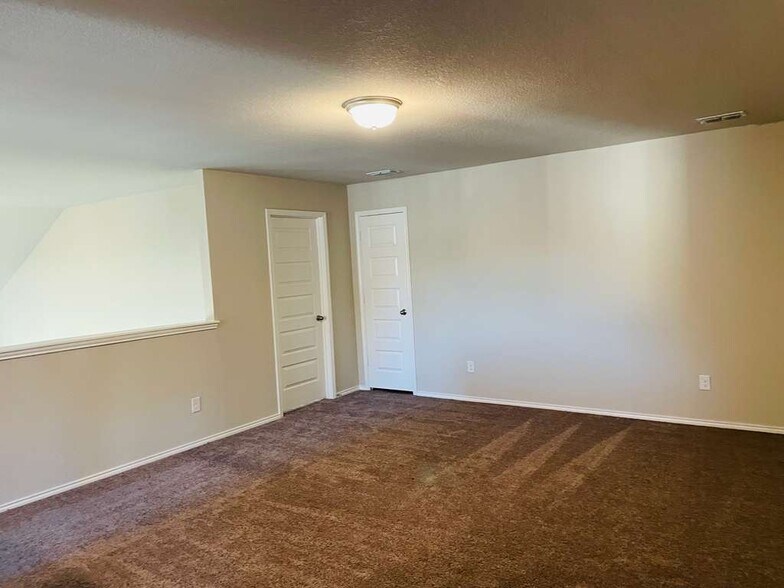 Building Photo - 10032 Adams Ln