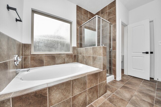Building Photo - 10606 Sun River Falls Dr