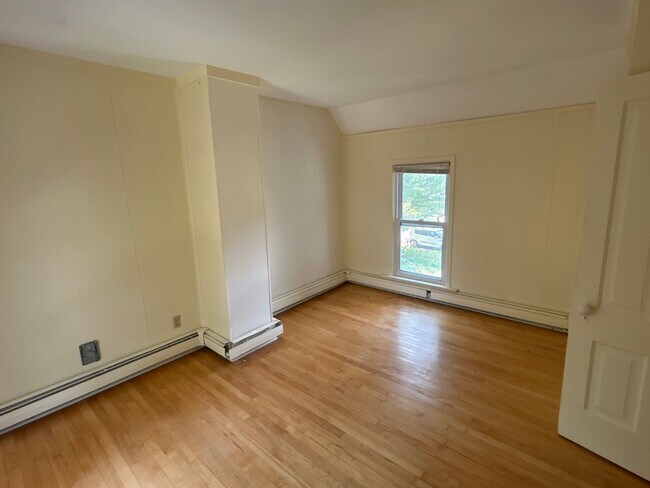 Building Photo - 526 Winslow Ave