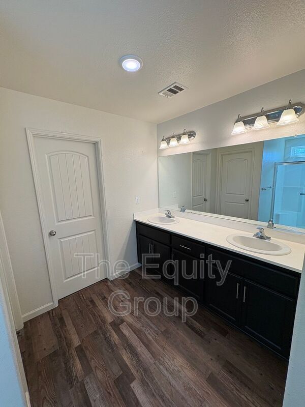 Building Photo - 717 W Perez Ave