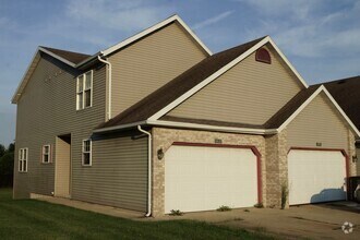 Building Photo - Spacious 2-bedroom townhomes in Stoughton....