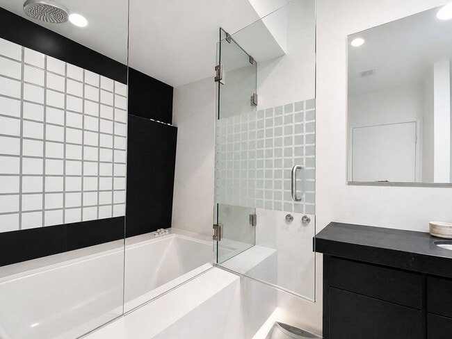 Building Photo - 3098 Rue D’Orleans