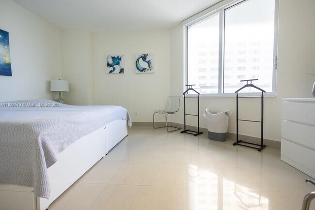 Building Photo - 335 S Biscayne Blvd