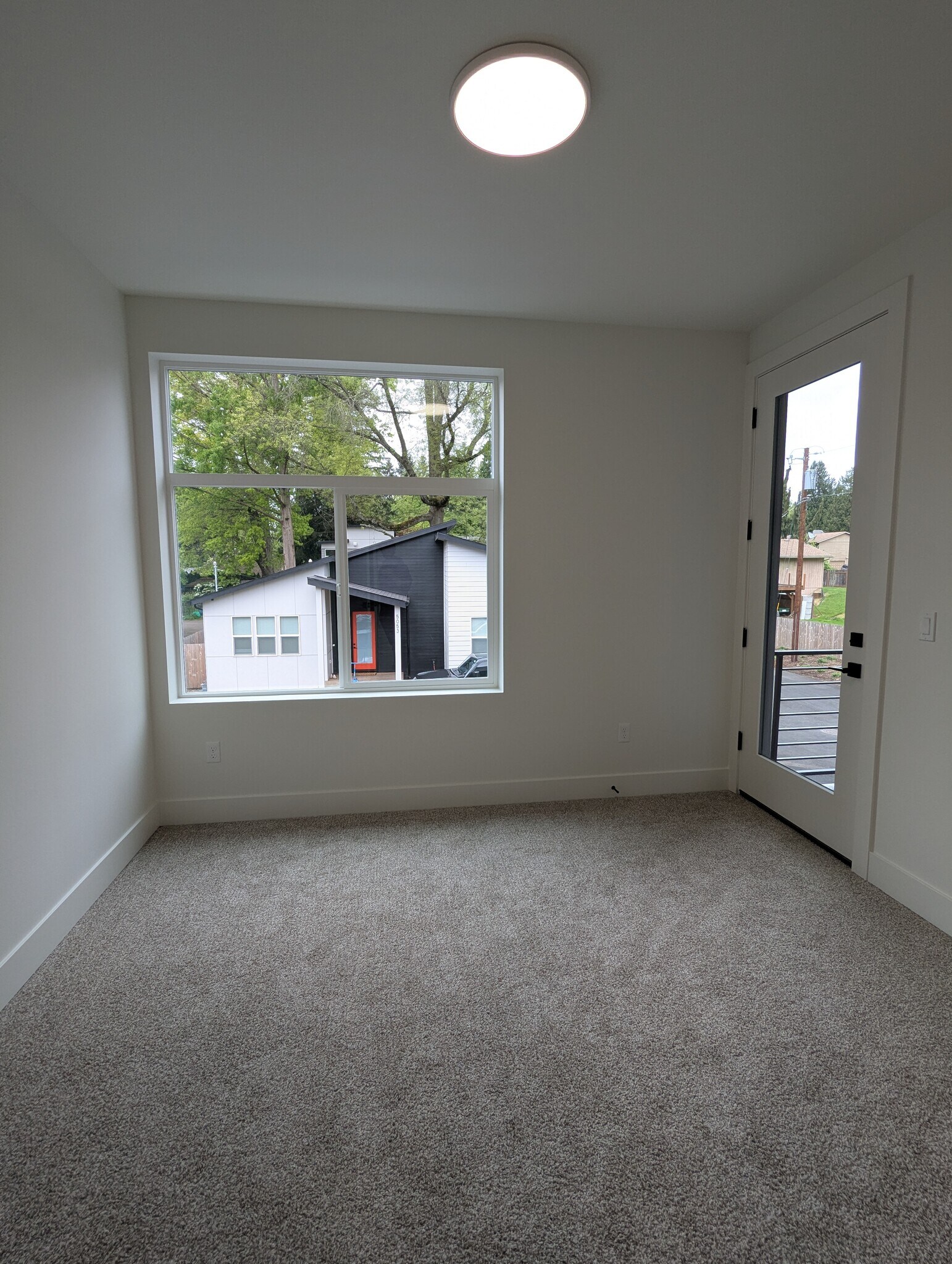 Building Photo - 5041 SE King Rd