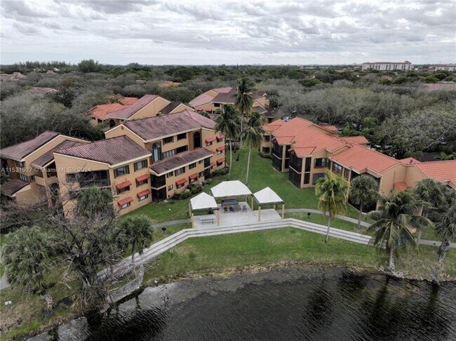 Building Photo - 15525 Miami Lakeway N
