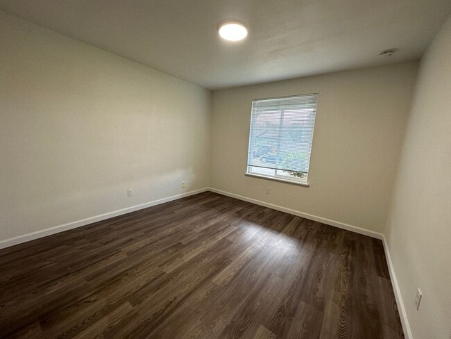 Building Photo - *COMING SOON* 3 Bedroom 1 Bath Single Fami...