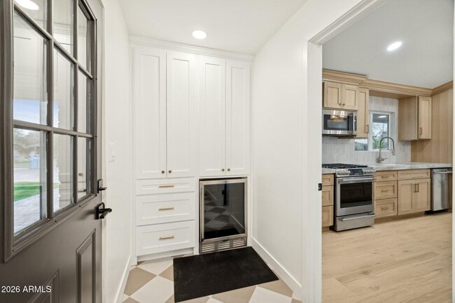 Building Photo - 1216 W Rovey Ave