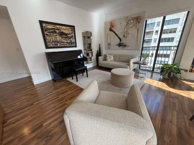 Building Photo - 711 Biltmore Way