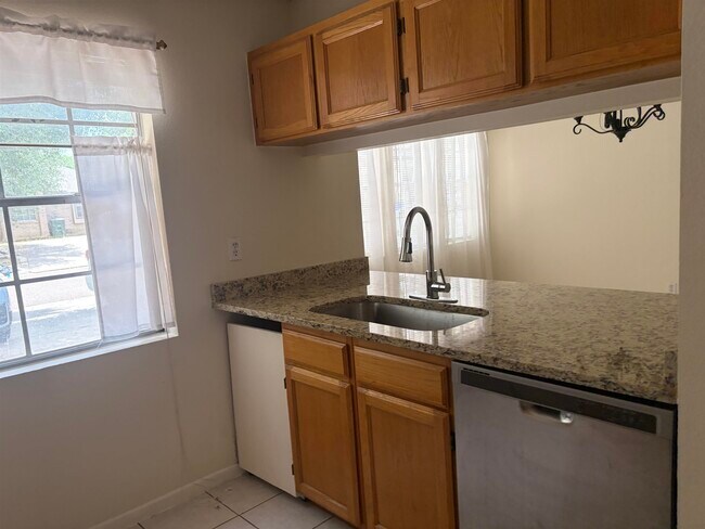 Building Photo - 6018 Colt Dr