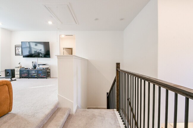 Building Photo - 9405 Vis Fls Trce