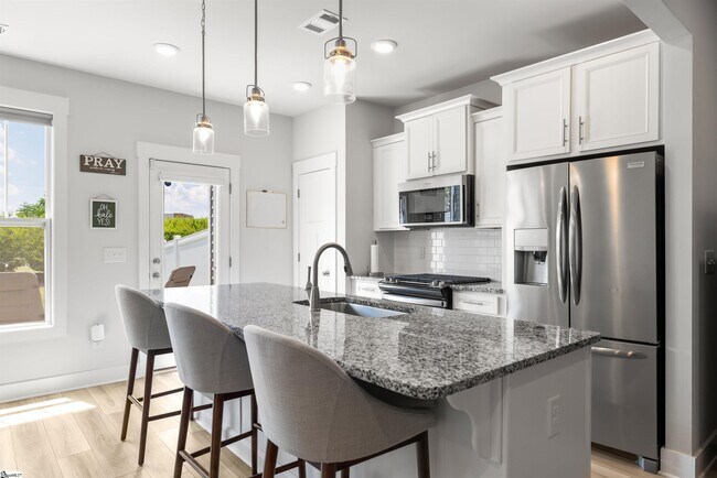 Building Photo - 127 Shallons Dr