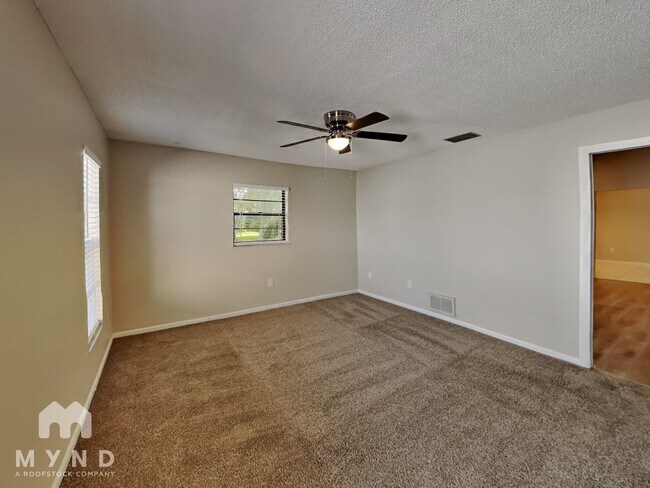 Building Photo - 11136 Mercedes St