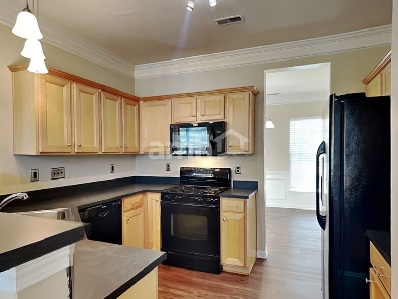 Building Photo - 7217 Winding Cedar Trl