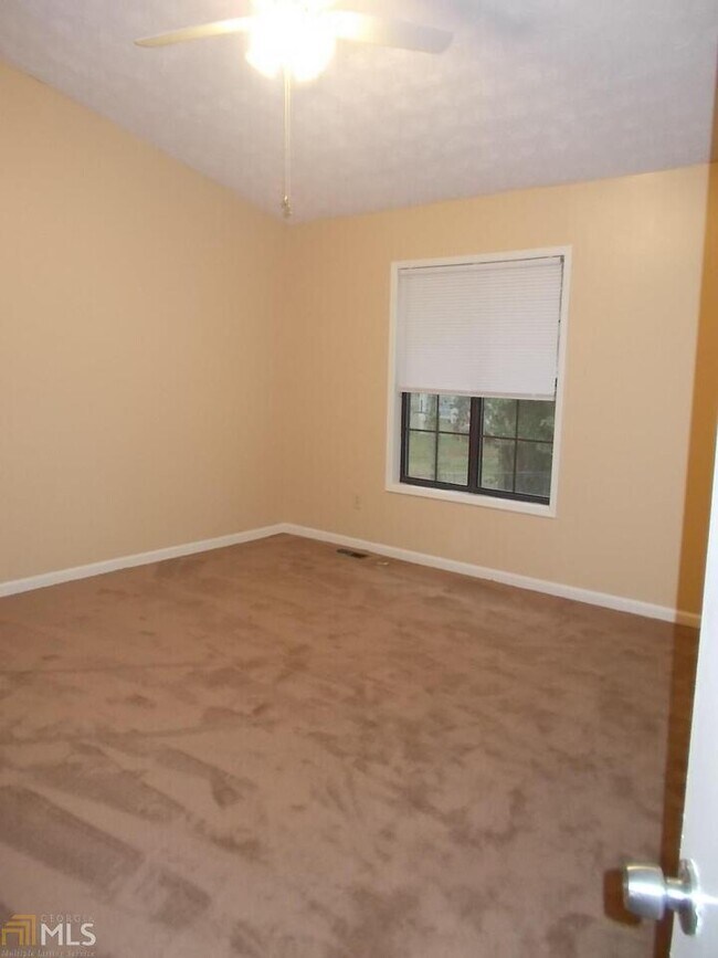 Building Photo - 4788 Wyndam Dr