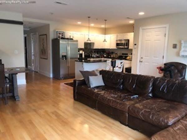 Building Photo - 1305 Columbia Rd