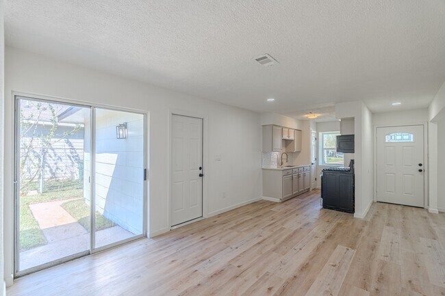 Building Photo - 3538 Cork Dr