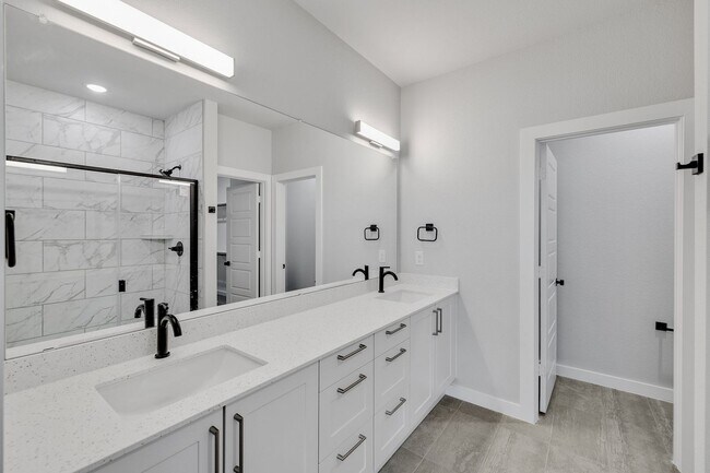 Building Photo - AVAILABLE NOW! EDGEWOOD ESTS DUPLEX LOCATED ON 1-ACRE LOT IN MIDLOTHIAN, TX!