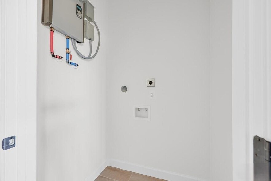 Building Photo - 3520 Hidalgo Cir