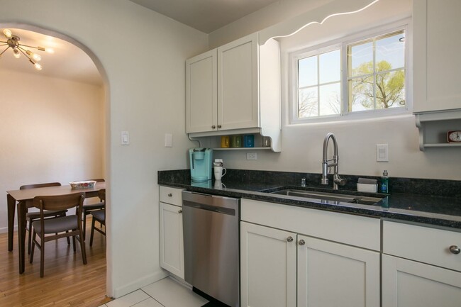 Building Photo - Newly renovated! 3 Bedroom in Nob Hill