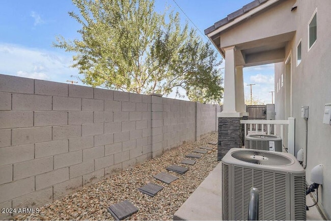 Building Photo - 1139 N Harold St