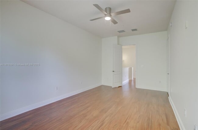 Building Photo - 406 SW 14th Ave