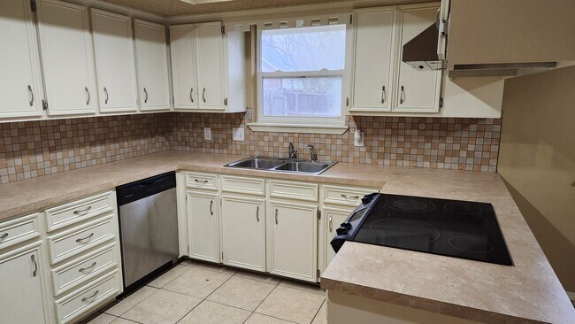 Building Photo - 2508 W Dallas Ct