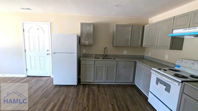 Building Photo - 1474 Kelly Dr
