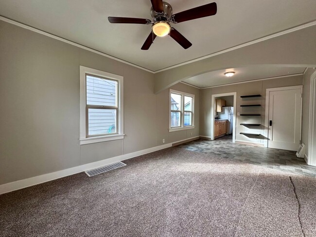 Building Photo - Adorable Home in a Historic Oregon City Neighborhood