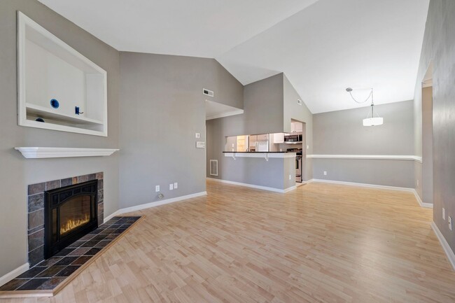 Building Photo - AVAILABLE NOW! Clean and comfortable 2 bed...