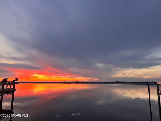 Building Photo - 7 Circle Dr