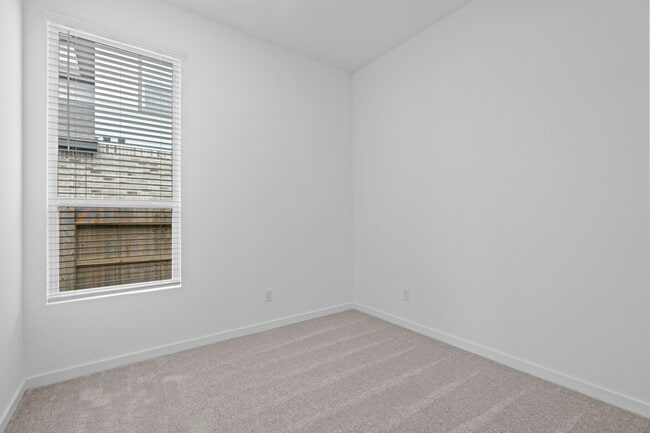 Building Photo - 2720 Grv Crst Dr