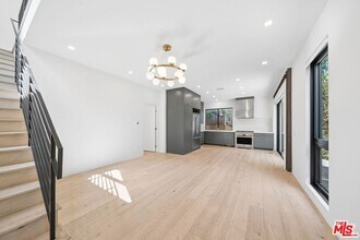 Building Photo - 633 Palms Blvd