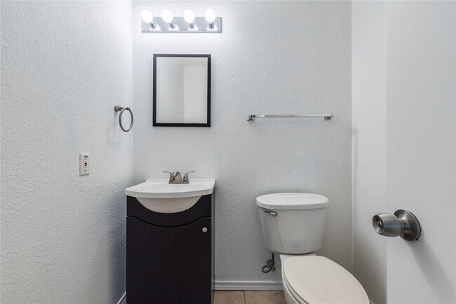 Building Photo - 17924 Narsitin Ln