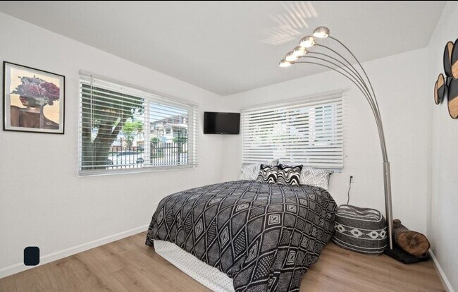 Building Photo - 1600 Crescent Heights St