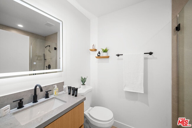 Building Photo - 839 N McCadden Pl