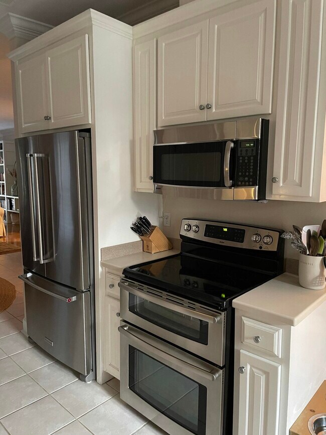Building Photo - 8970 Eagles Ridge Dr