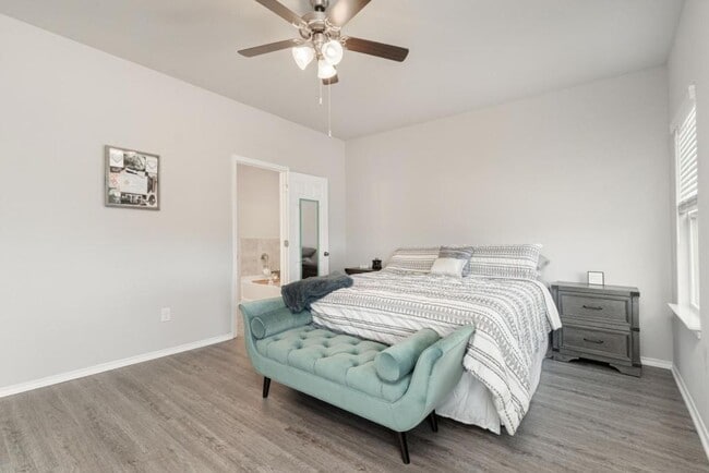 Building Photo - 5510 Daniel Wy