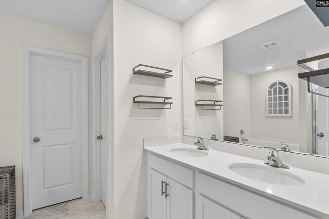 Building Photo - 810 Marigold Ln