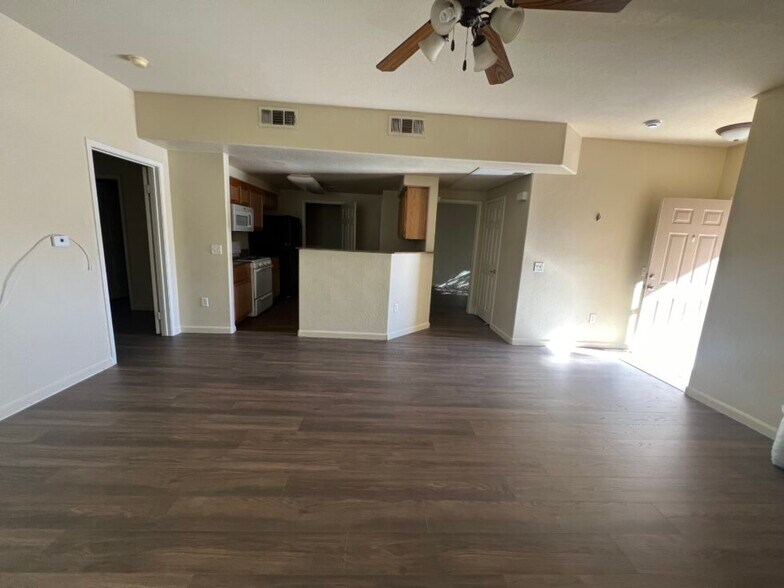 Building Photo - 10550 W Alexander Rd