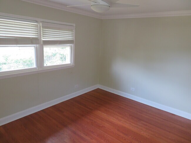 Building Photo - 932 Brantwood Ave