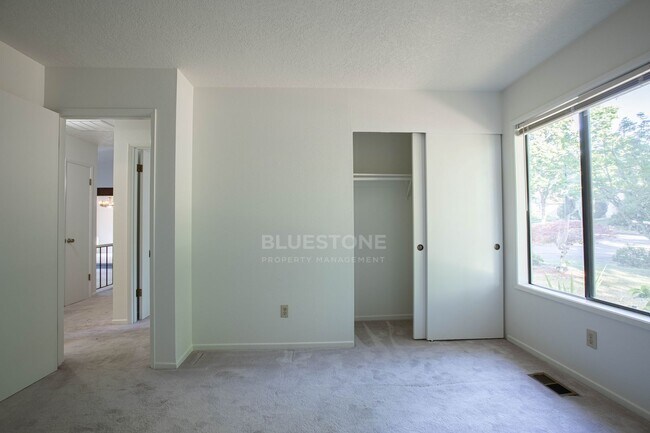 Building Photo - Sweet 3 bedroom 2 bath home in Beaverton available now!
